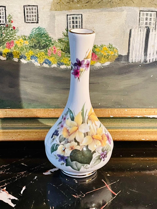 Holly Baum bone china vase, English floral vase, fine bone china décor, collectible vase England, vintage flower vase, porcelain floral vase, decorative bone china vase, Holly Baum England vase, ceramic flower holder, antique English vase