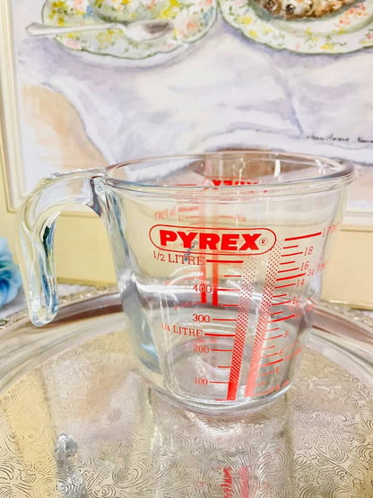 Vintage Pyrex Glass Measuring Jug – 500ml Red Markings