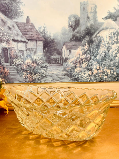 Vintage Glass Serving Bowl – Textured Diamond Pattern Bowl