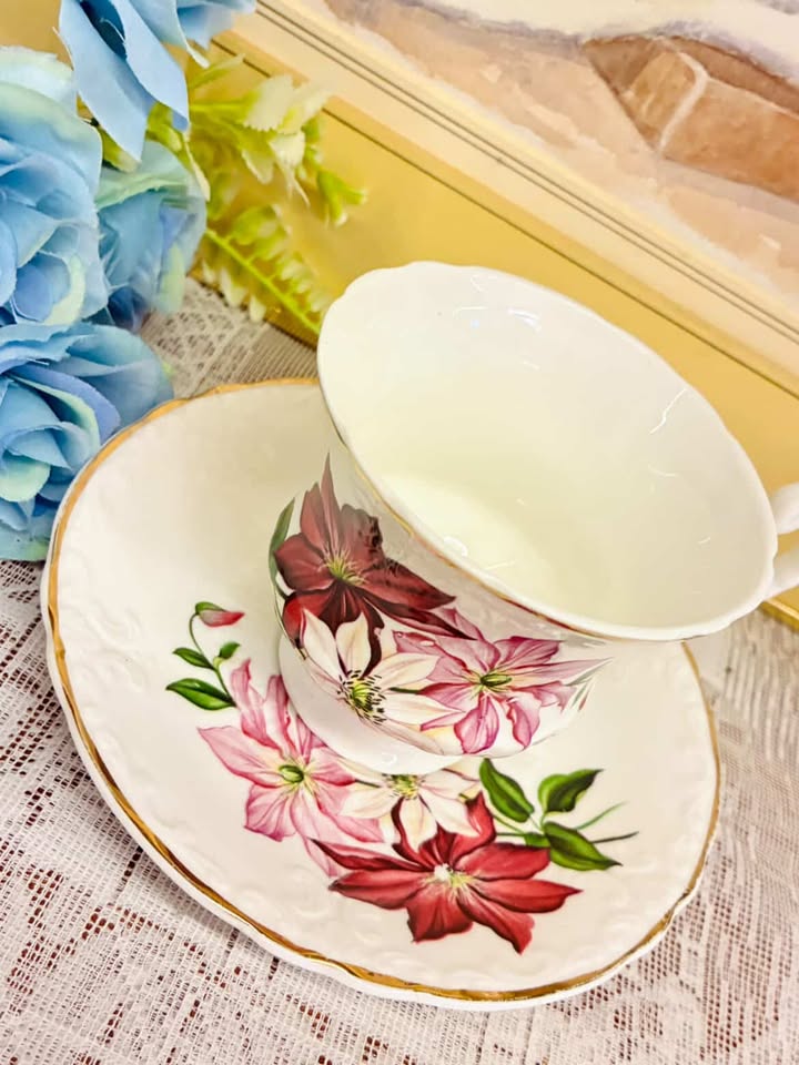 Royal Kendal/Delphine Bone China Cup & Saucer – Clematis Gold