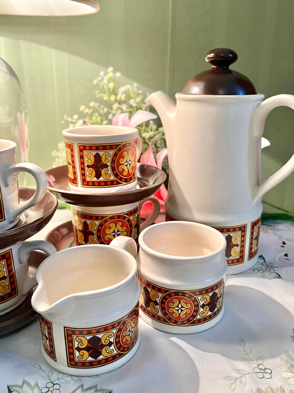 Vintage Badler England Coffee Set – Retro 1970s Geometric Pattern, 4 Cups & Saucers with Coffee Pot and Creamer