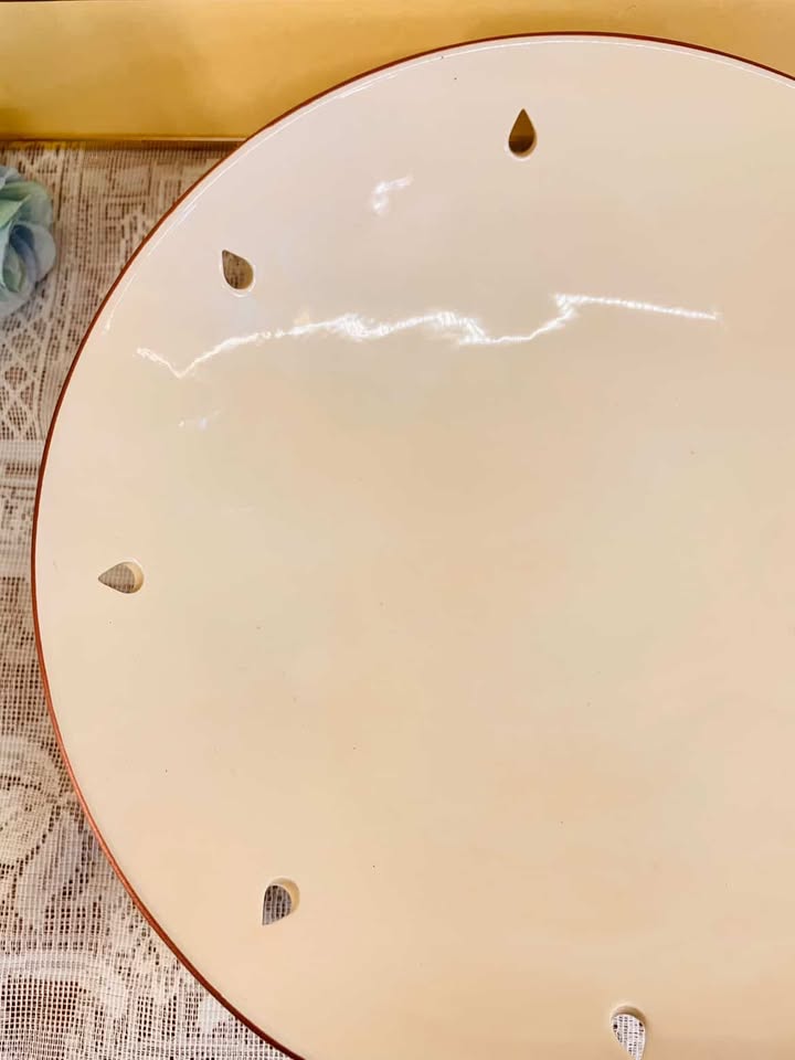 Vintage Ivory Serving Bowl with Cutout Rim – Cottage Style