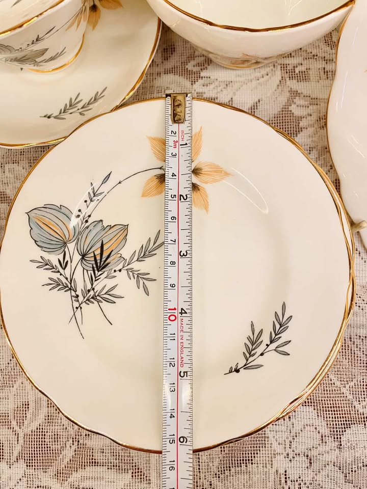 Vintage Floral Tea Set with  6 Cups & Plates – Gold Rim