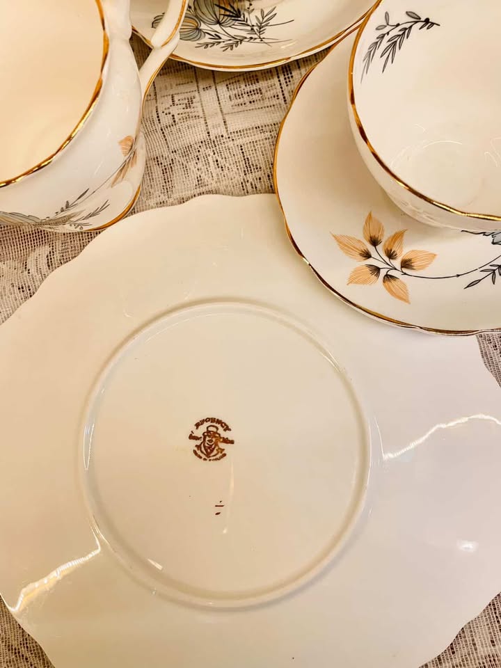 Vintage Floral Tea Set with  6 Cups & Plates – Gold Rim