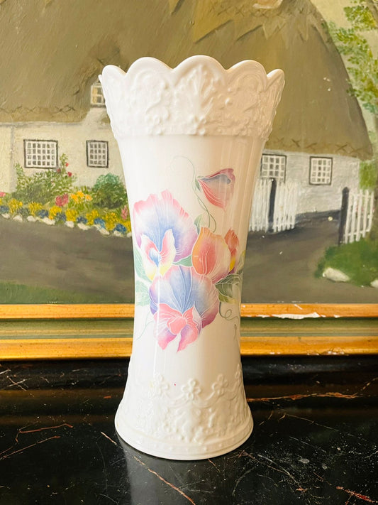 aynsley vase england, fine bone china vase, aynsley little sweetheart, english floral vase, vintage flower vase, english cottage decor, collectible porcelain, heritage china england, rare thrift finds, sunset kitchen vintage