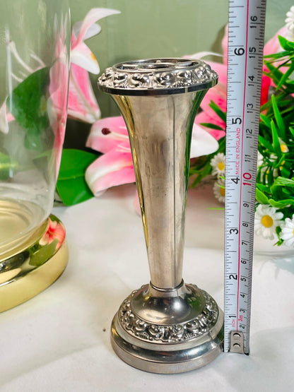 Silver-Tone Pedestal Vase with Ornate Floral Detailing – 15 cm