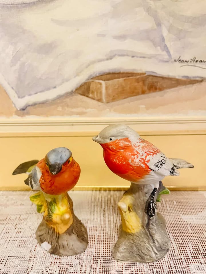 Vintage Bird Figurines Set – Hand Painted Porcelain Collectibles