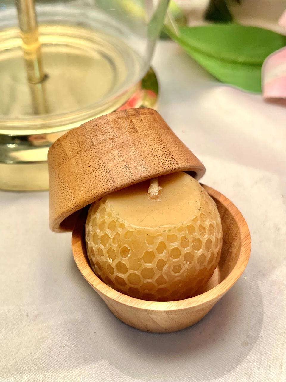 Vintage Honeycomb Candle in Wooden Lidded Holder Approx. 7 cm