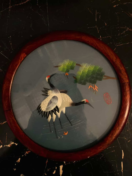 Vintage Embroidered Crane Round Frame – Elegant Home Decor