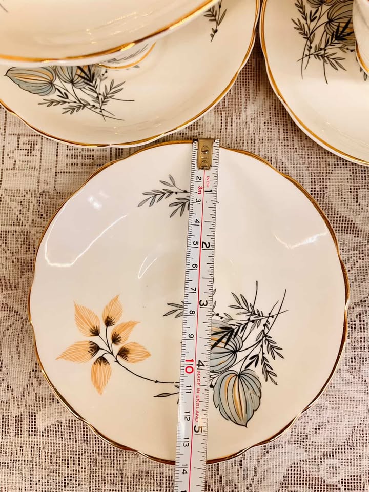 Vintage Floral Tea Set with  6 Cups & Plates – Gold Rim