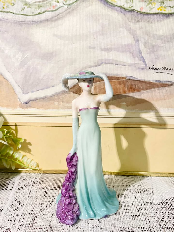 Coalport ‘Anita’ Figurine – Ladies of Fashion, 5 Inch Collectible