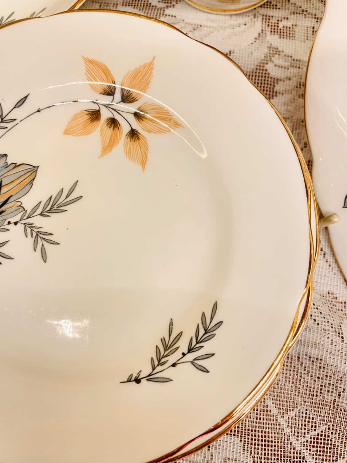 Vintage Floral Tea Set with  6 Cups & Plates – Gold Rim