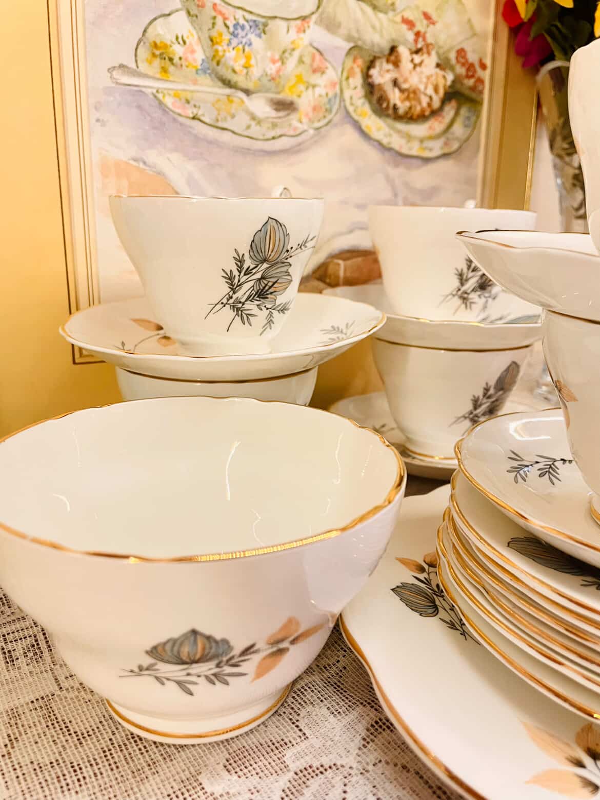 Vintage Floral Tea Set with  6 Cups & Plates – Gold Rim