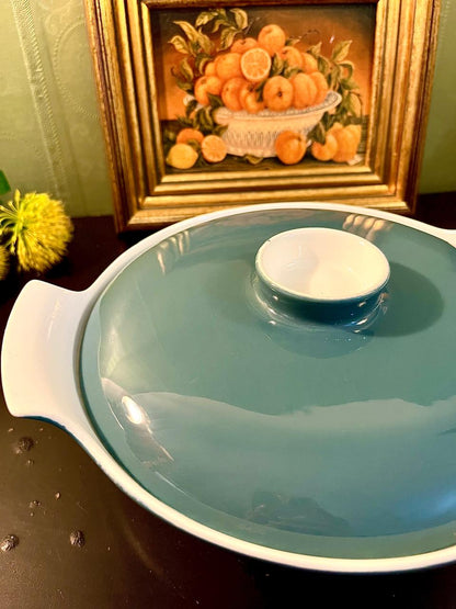 Vintage White Ceramic casserole Dish 23 cm