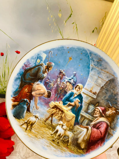 Nativity Christmas Decorative Plate with Gold Rim 8 inches