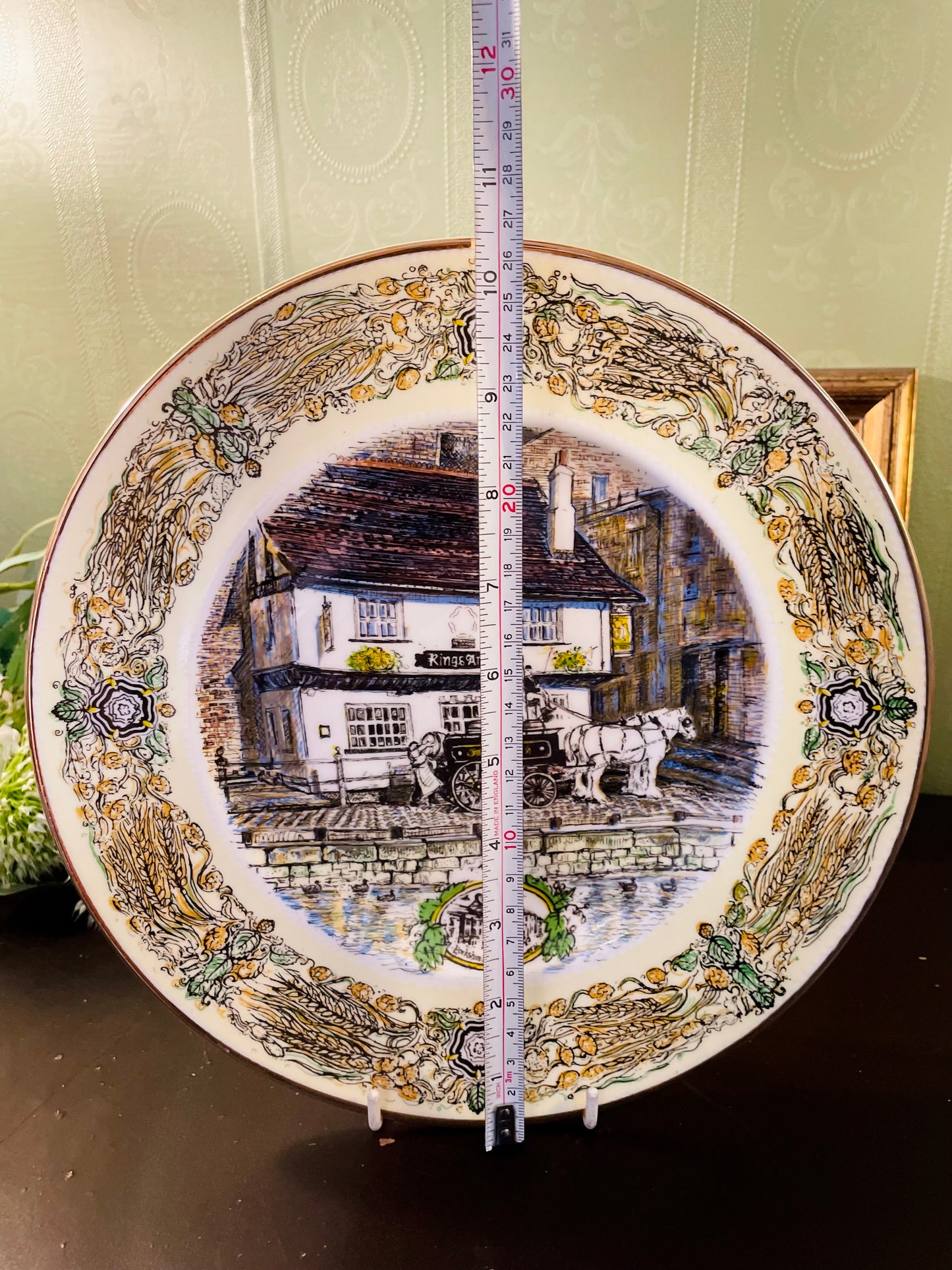 Samuel Smith Old English Inn Collector Plate 10.5 Inch