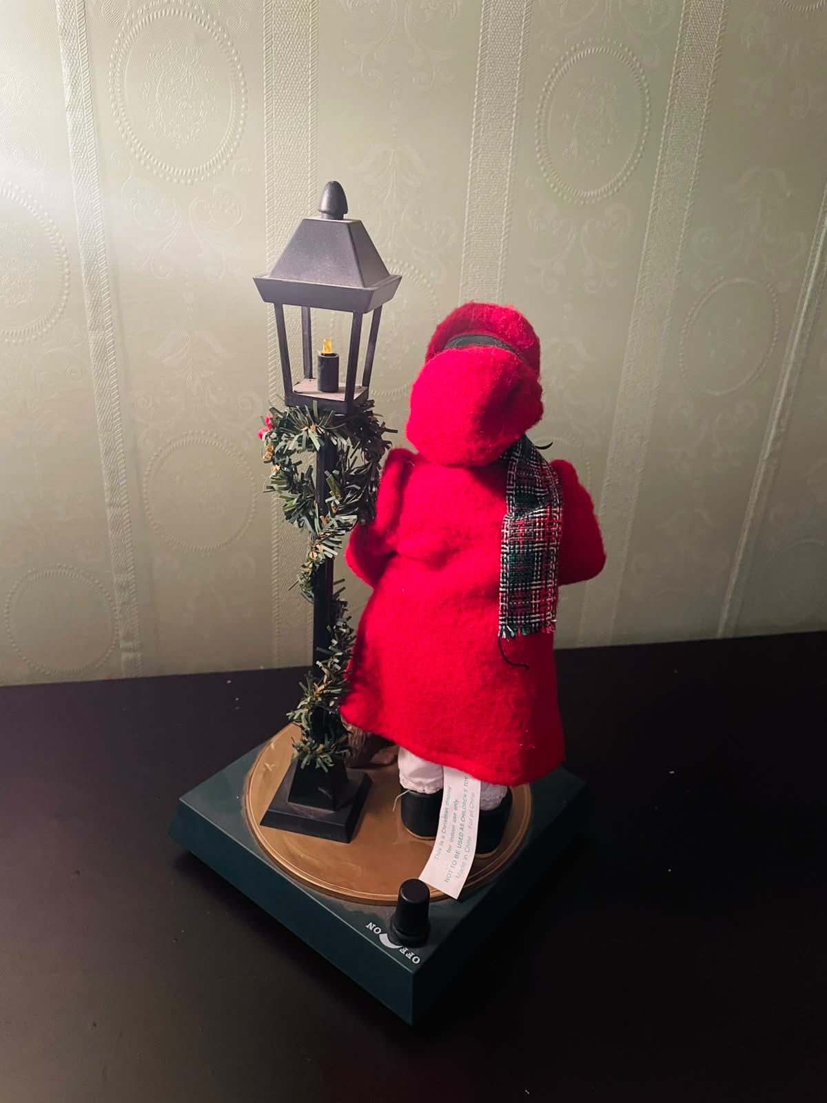 Dickens Collection Victorian Caroler Lighted Figurine