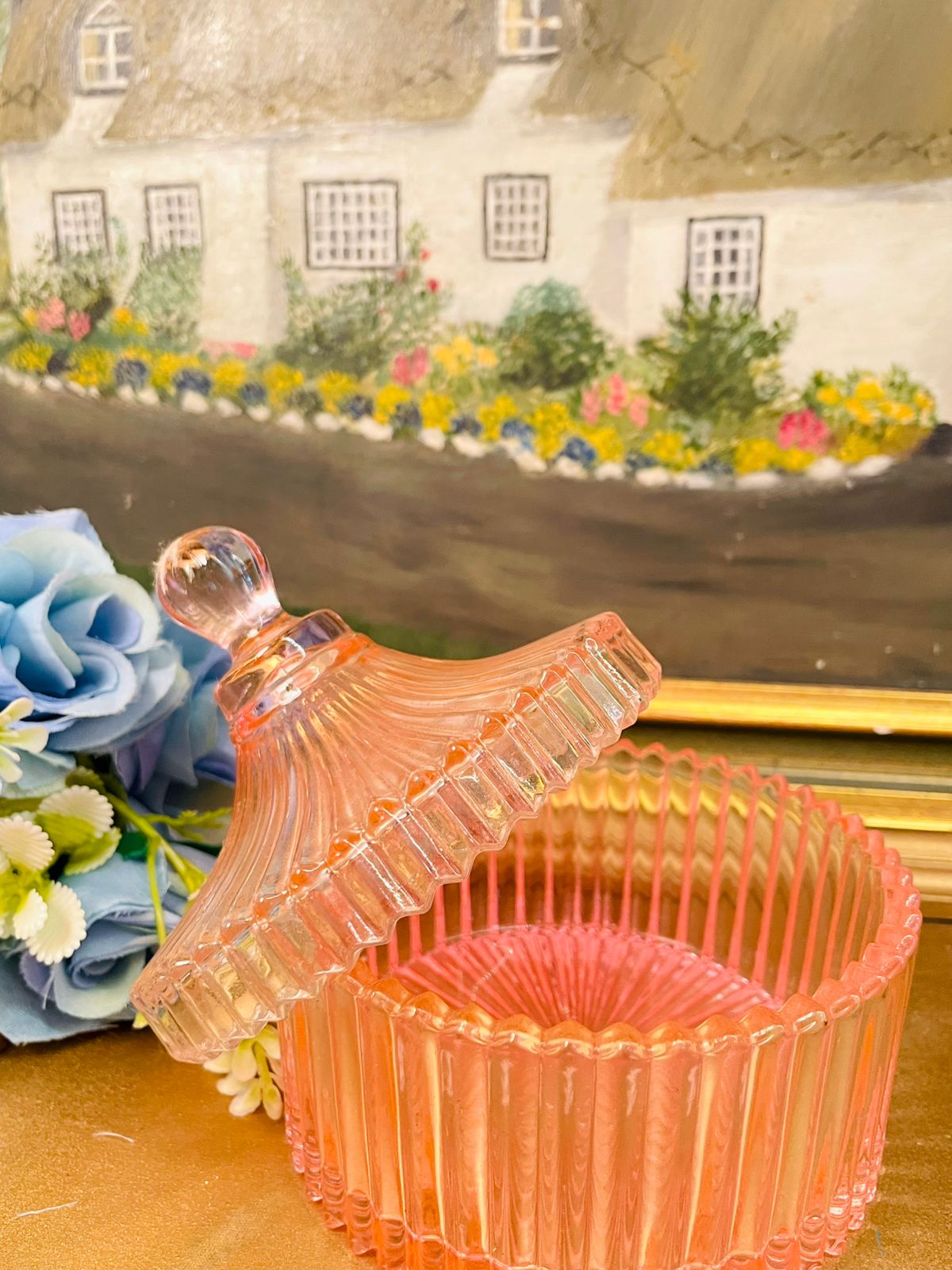 Elegant Pink Ribbed Glass Jar with Lid – Decorative Candy & Sugar Jar