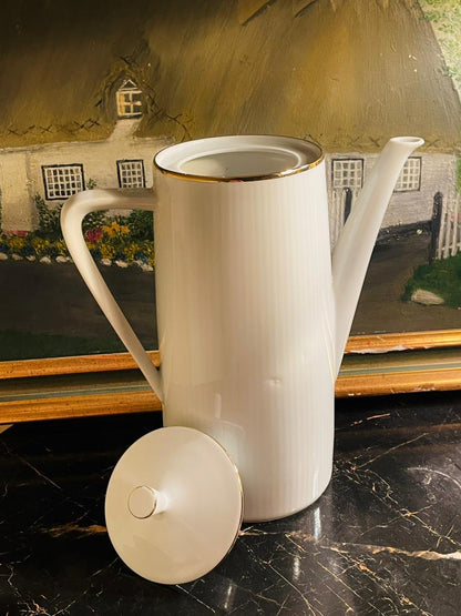Ceramic Teapot with Gold Rim – 10 to 12 Cups Serving, Made in England