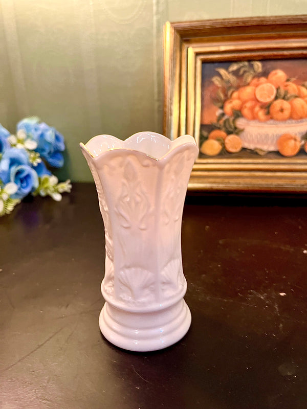 White Embossed Ceramic Bud Vase – Scalloped Gold Rim