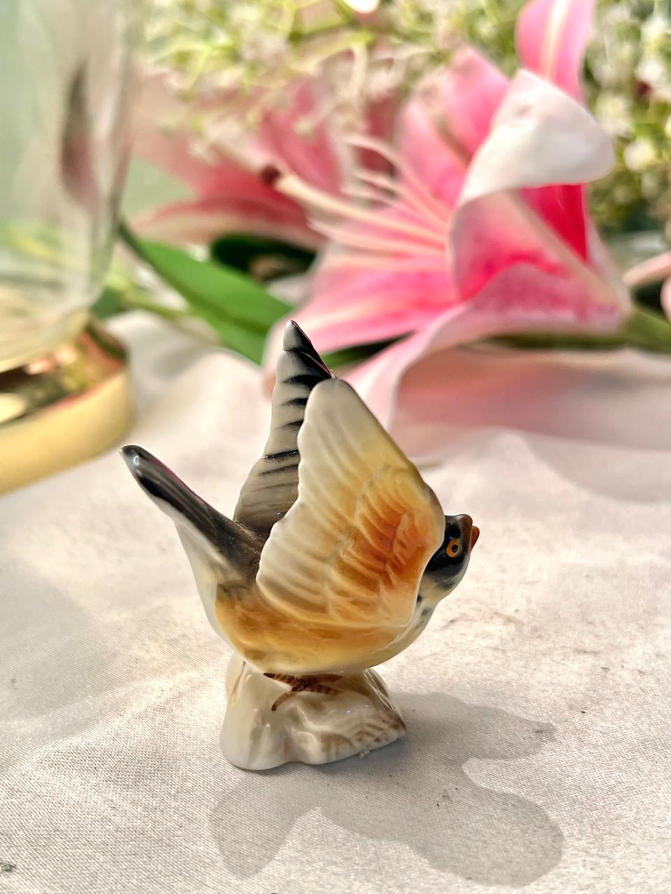 Flying Bird Ceramic Figurine Brown Cream 6cm - 1 Piece