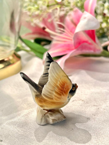Flying Bird Ceramic Figurine Brown Cream 6cm - 1 Piece