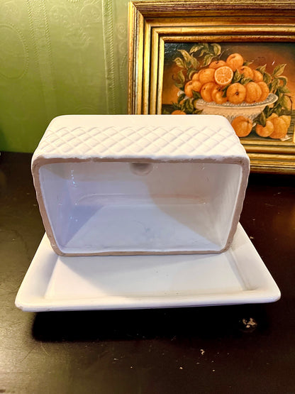 White Ceramic Butter Dish with Lid – Rectangular Lattice-Patterned Server