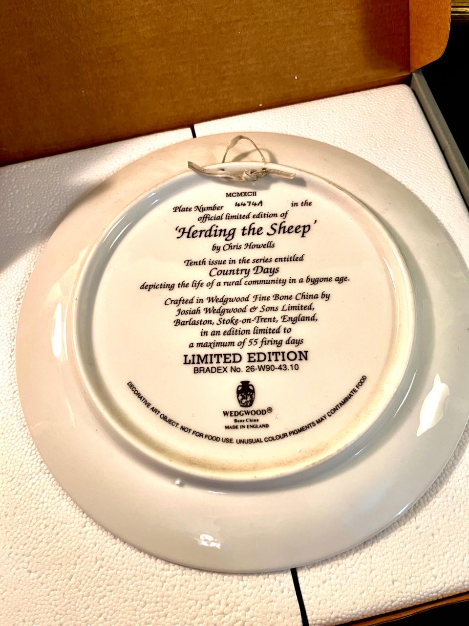 Vintage English Sheep Village Collector Plate 20 cm Boxed
