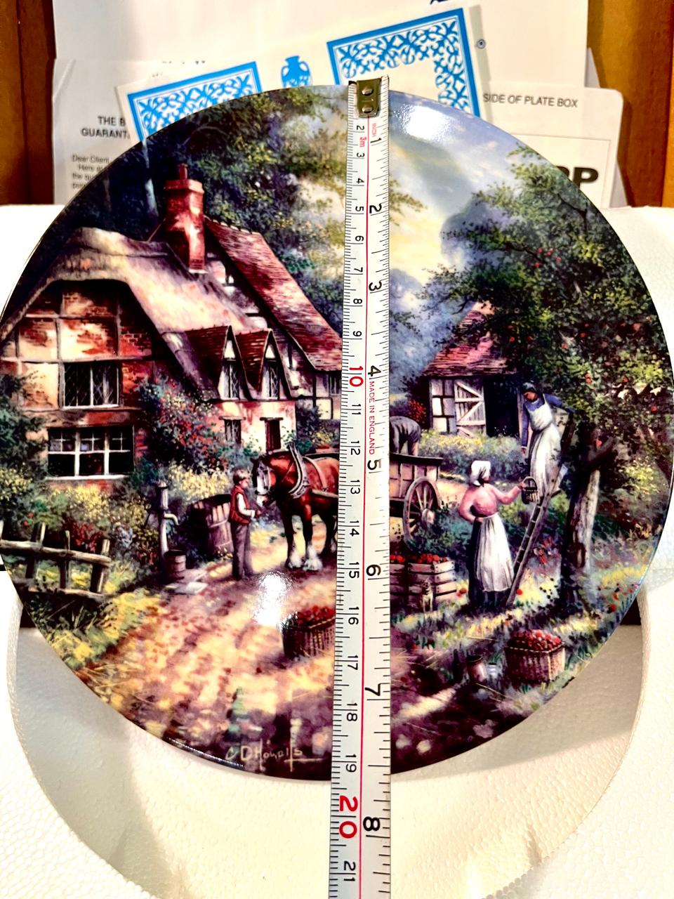 Wedgwood Boxed English Cottage Orchard Collector Plate 20 cm