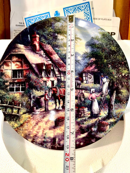 Wedgwood Boxed English Cottage Orchard Collector Plate 20 cm