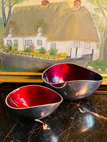 red enamel bowl, metal bowl décor, decorative bowls set, modern fruit bowl, table centerpiece decor, home decor accessories, serving bowls set, kitchen styling accents, display bowl, modern home gifts