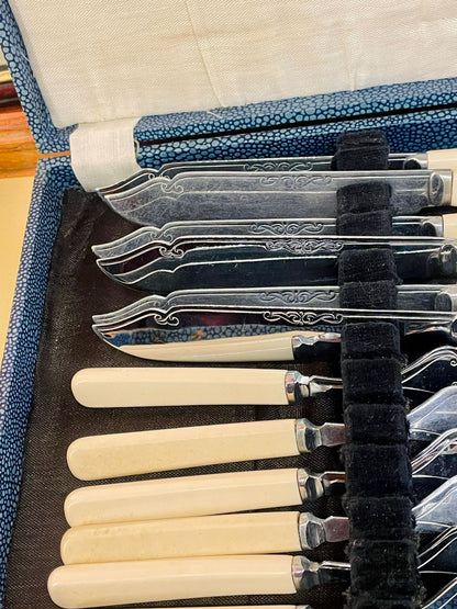 Vintage Cream-Handled Cutlery Set in Presentation Case (12-Piece)