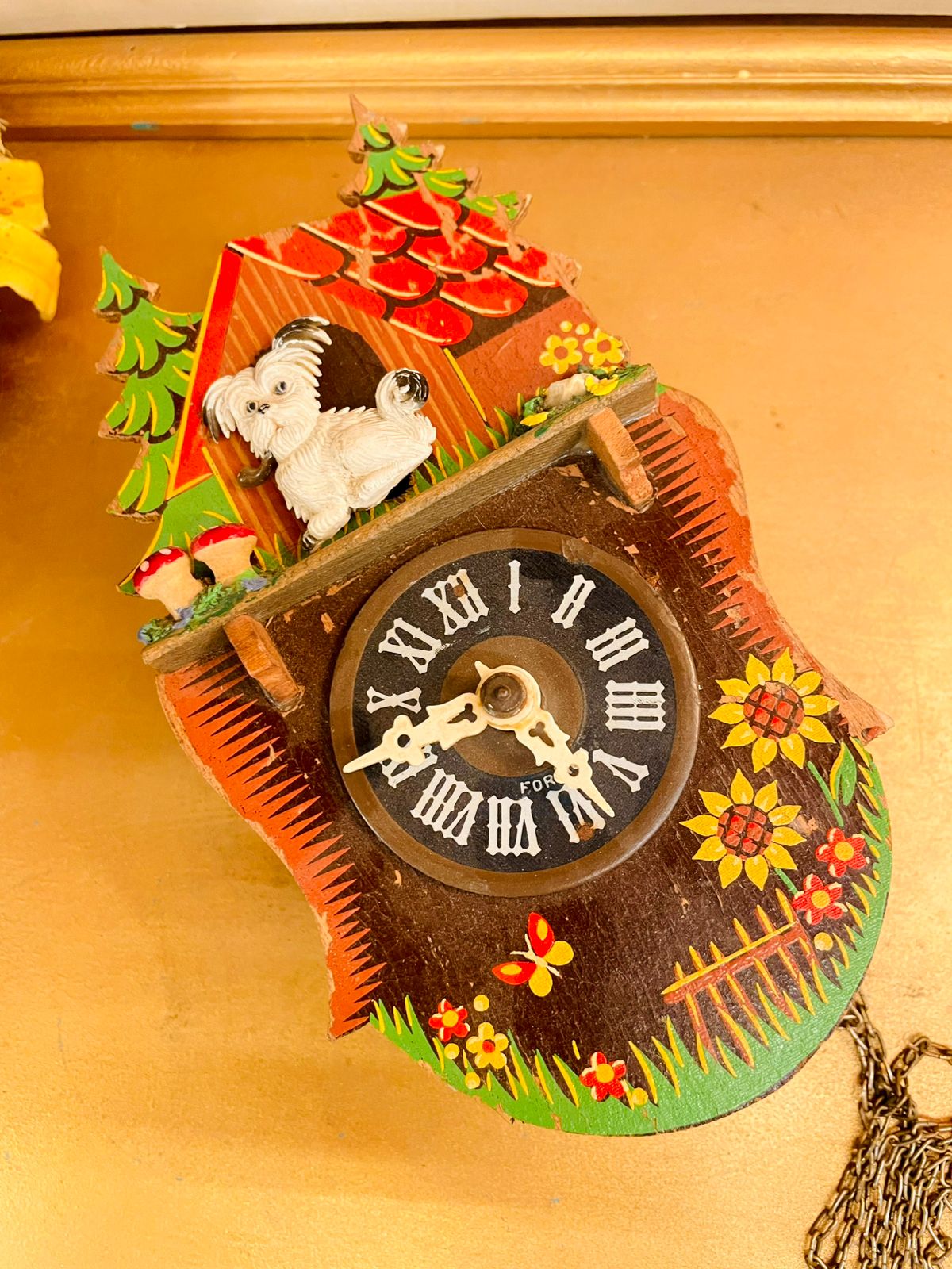 Vintage Wooden Chalet Wall Clock with Dog Cottage Design