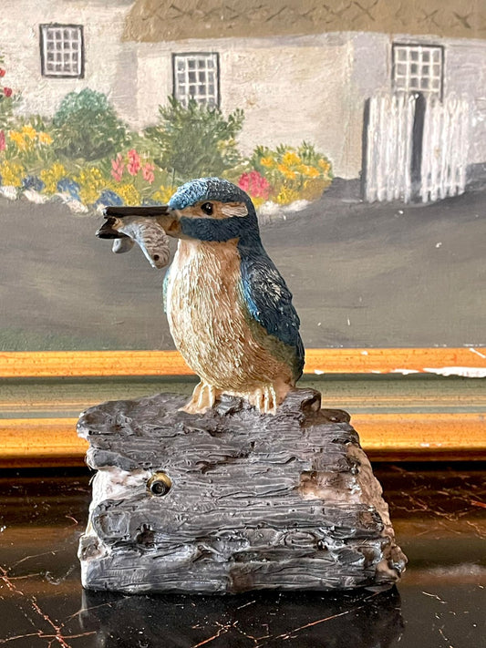 vintage bird figurine, kingfisher decor, chirping bird statue, collectible bird ornament, nature figurine, resin bird sculpture, rustic home decor, cottagecore style, wildlife decor, sunset kitchen vintage
