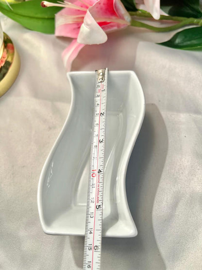 White Curved Porcelain Serving Dish – Modern Wavy Rectangular Bowl