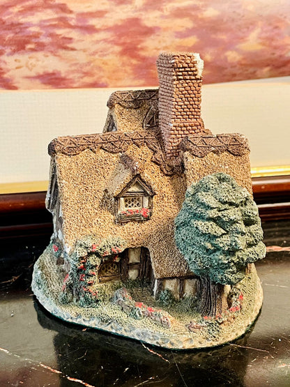 Vintage Collectible Cottage Figurine – Handcrafted English Style House