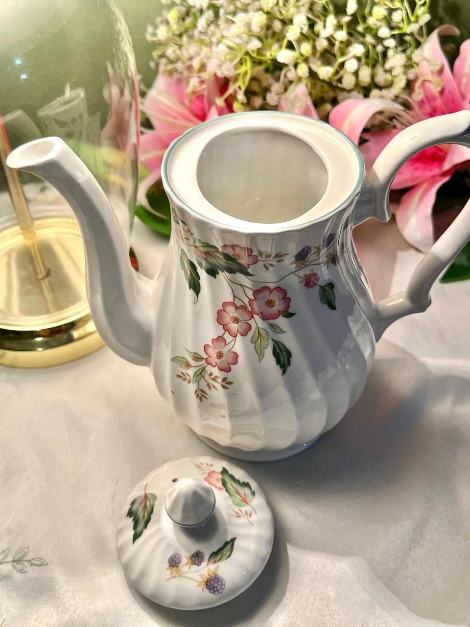 BHS Victorian Rose Floral Tea Pot 8 in Made in Britain