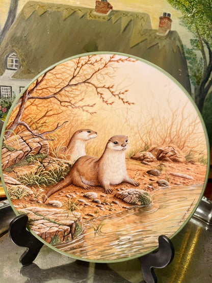 Royal Doulton “Otter Pair” Collector Plate – 8.5in Wildlife Decor
