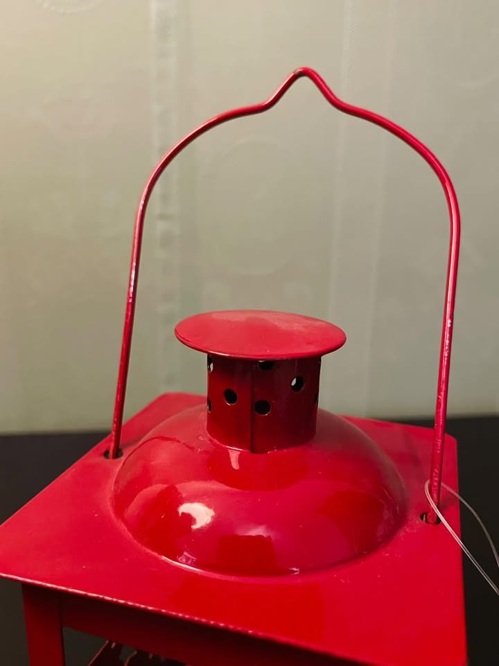Red Metal Star Lantern Tealight Candle Holder