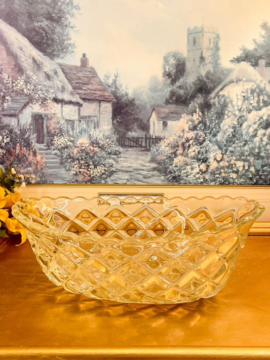 Vintage Glass Serving Bowl – Textured Diamond Pattern Bowl