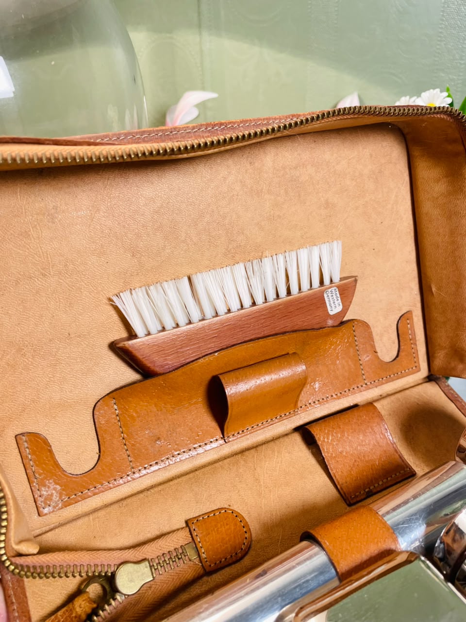 Brown Travel Grooming Kit with Fitted Case – 23 cm
