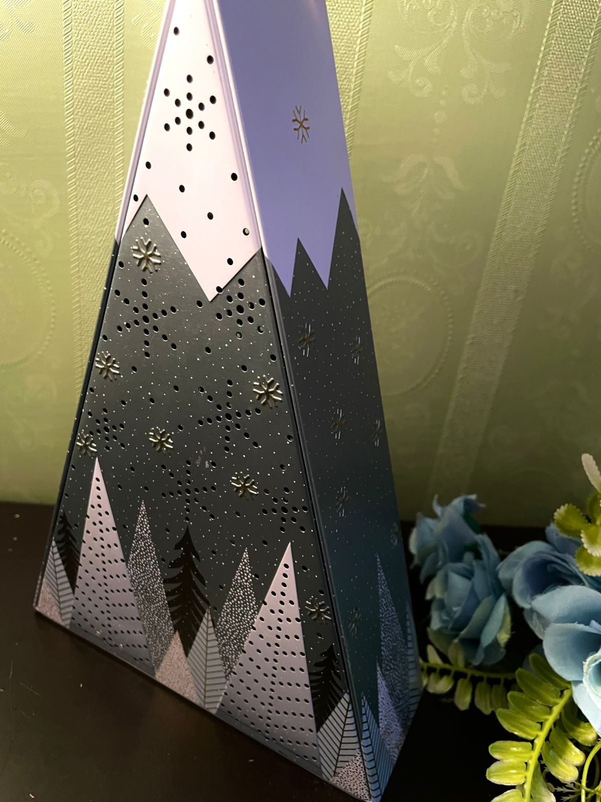Metal Christmas Tree Lantern Light Up Decoration – 11 Inch