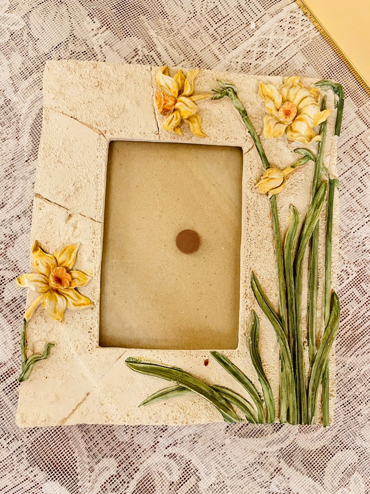 Vintage Daffodil Floral Photo Frame – Rustic Cottage