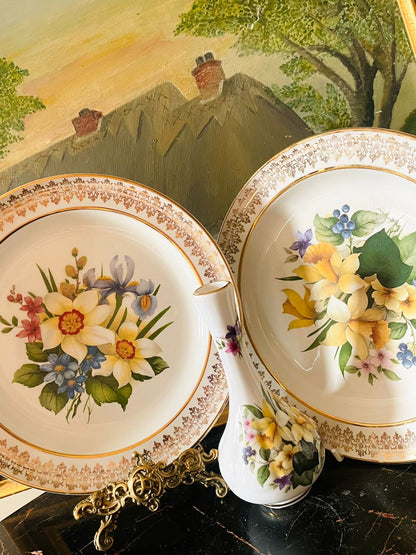 Set of 3, Wood & Sons England pair of decor Plates + Holy Barn Floral Vase (Made in England), Home Decor