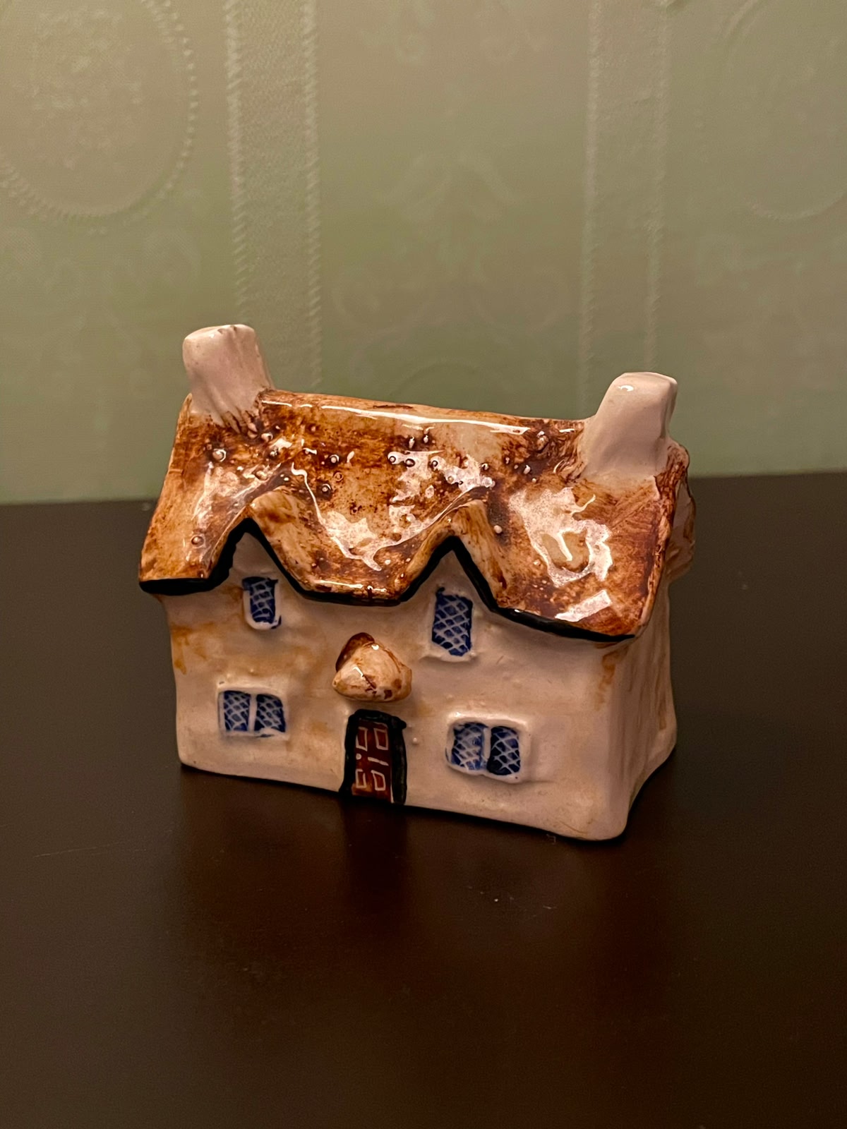 Vintage Heritage Houses England Lodge Figurine 1978