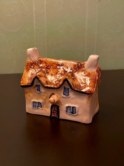 Vintage Heritage Houses England Lodge Figurine 1978