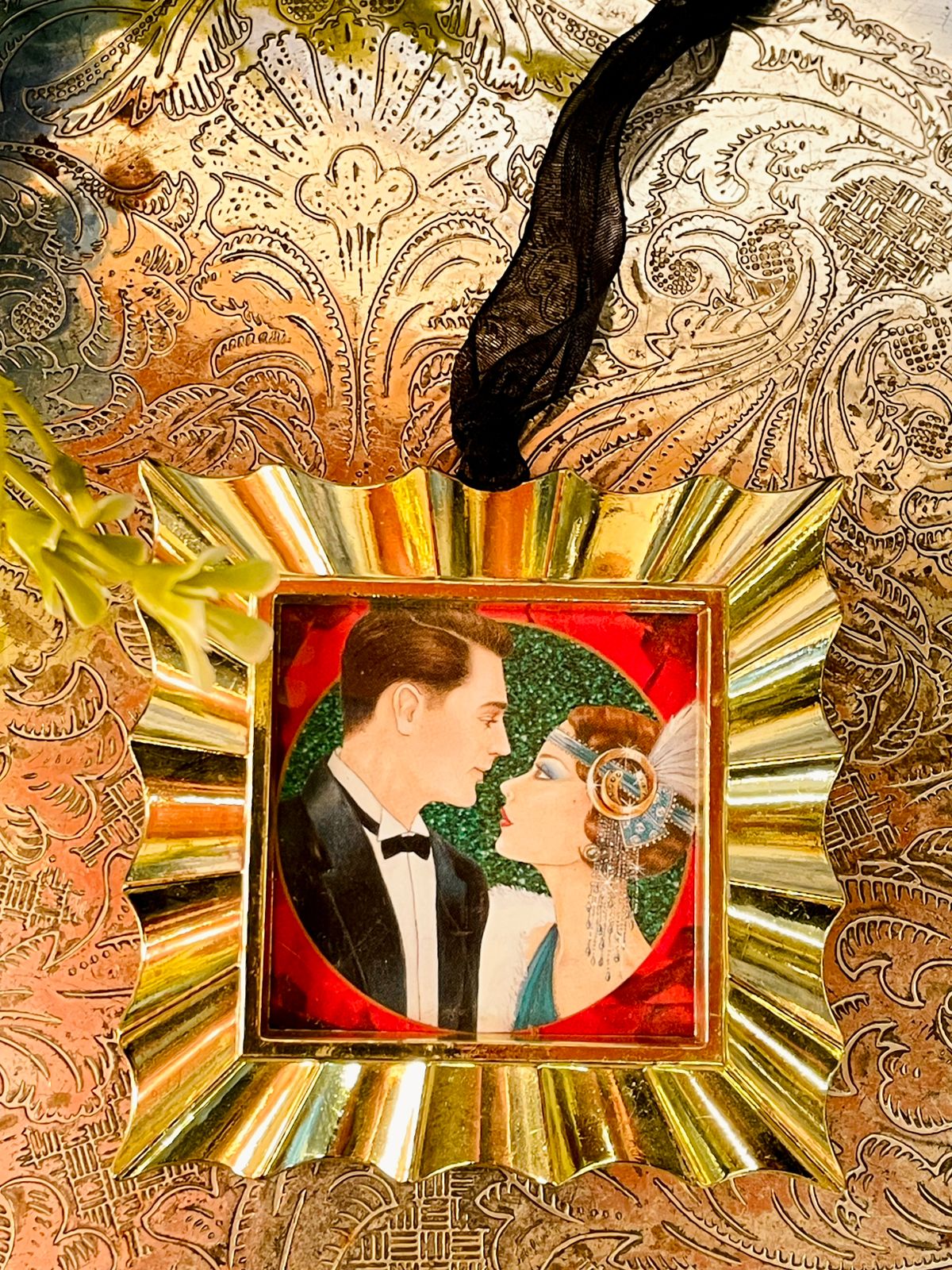 Vintage Art Deco Style Gold Hanging Photo Frame Ornament