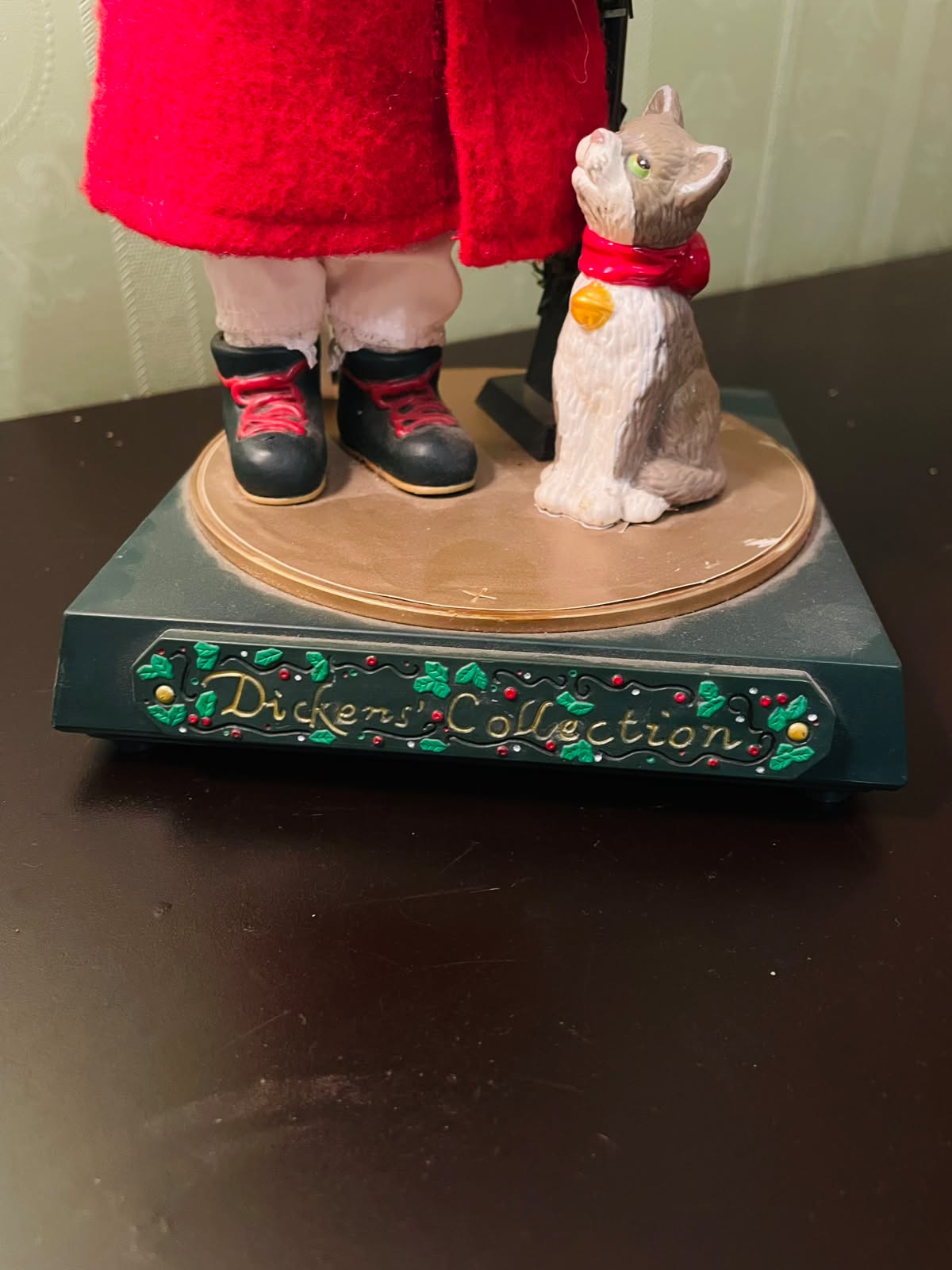 Dickens Collection Victorian Caroler Lighted Figurine