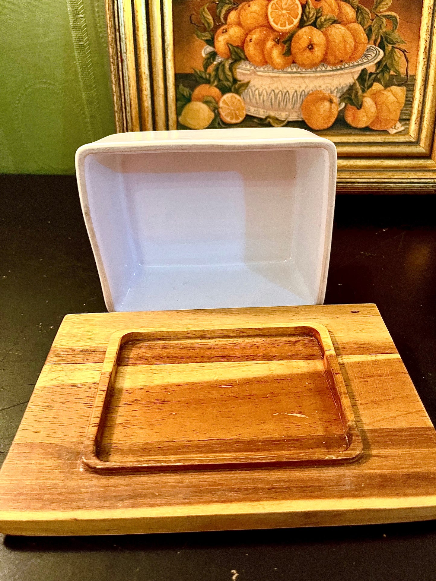 Modern White Ceramic Butter Dish with Wooden Base – Rectangular Lidded Butter Keeper