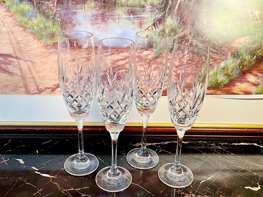#ChampagneGlass #CrystalGlassware #ElegantDrinkware #CelebrationGlasses #LuxuryGlassware #ChampagneFlute #WeddingGifts #AnniversaryGift #LuxuryGifts #CrystalDrinkware